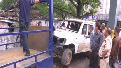 Scrap vehicle being removed by the team (Photo / ANI)
