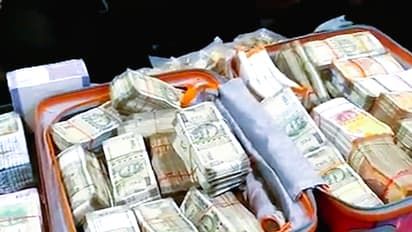 Dehradun Police recovered 1.5 crore cash from accountant house