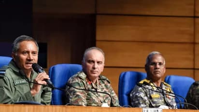  प्रेस ब्रीफिंग