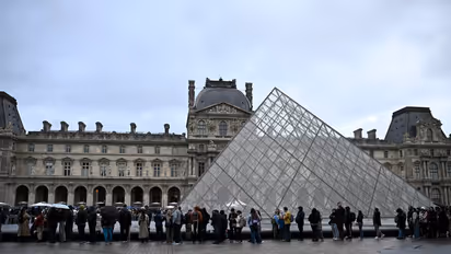Louvre Museum