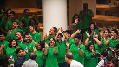Apple Store employees