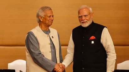 पीएम मोदी और बांग्लादेश के मोहम्मद यूनुस के बीच मुलाकात