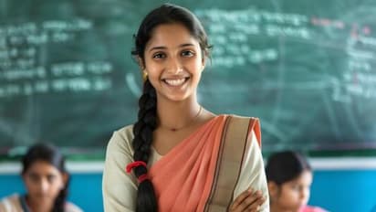 शिक्षकों को यूजीसी वेतनमान अनुसार लाभ