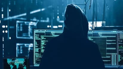 68 साल के बुजुर्ग से की 3 करोड़ की ठगी