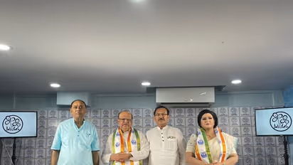 Sovan Chatterjee returns to TMC with girlfriend Baishakhi Banerjee 