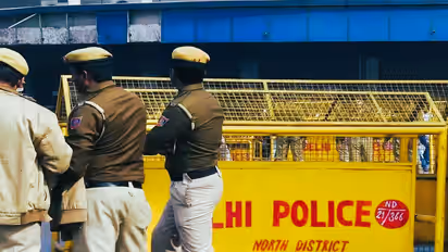 4 policemen arrested for robbery in Delhi