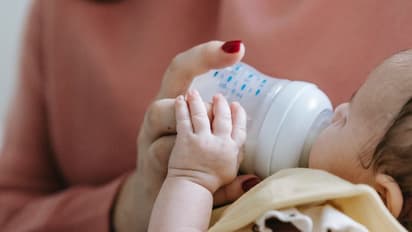 baby feeding solid food