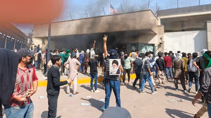 Chaos in Karachi as Protesters Attack US Consulate Following Khamenei’s Death