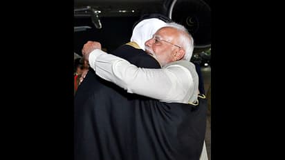 pm modi met qatar amir
