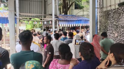 Nurse hanging body found in Singur locals with family block road in protest