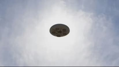 Pilot Spots Mysterious Disc-Shaped Object Near London’s Gatwick Airport