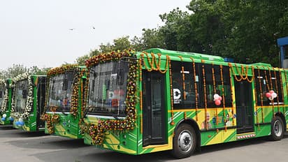 Delhi Adds 300 New Electric Buses Daily Travel Set to Become Easier Targets 7000 by 2027