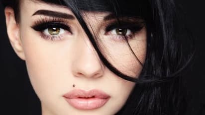 Beauty-mark-on-upper-lip-meaning