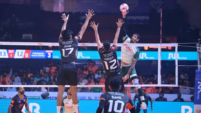 PVL 2025: Season 4 (Match 28 ) Hyderabad Black Hawks snap Bengaluru Torpedoes’ unbeaten streak in a thrilling five-set showdown