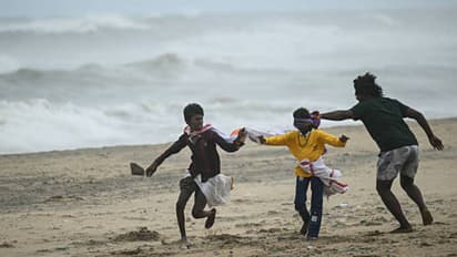 Shocking Video Boy Falls Unconscious During Dangerous Stunt for Reel