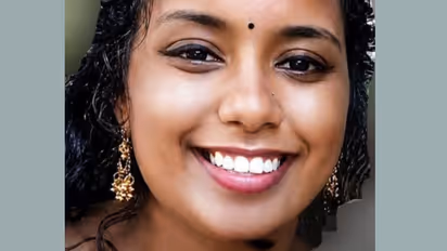 19 Year Old Student in Kollam Dies After Jumping in Front of Train