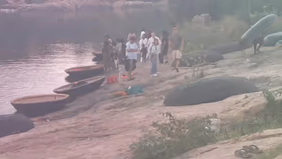 Illegal coracle rides resume on Tungabhadra river near Sanapura