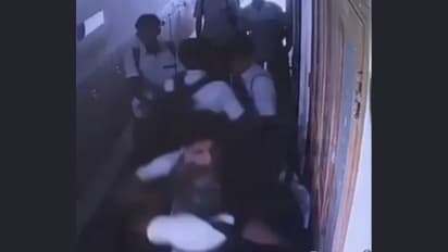 students fight in Kozhikode