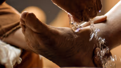 Feet washing