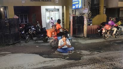 man stages solo protest