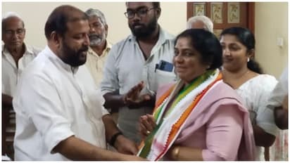 mahila morcha leader to congress