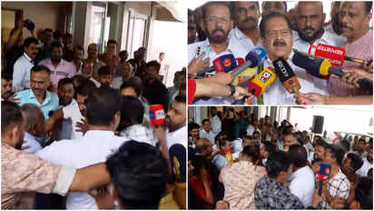 congress workers man handle journalists