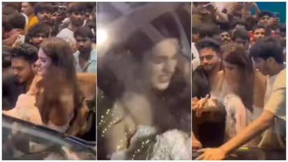 Nidhhi Agerwal mobbed