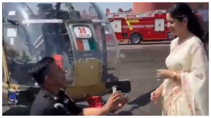 Army pilot proposes to girlfriend after training