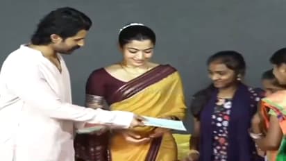 vijay devarakonda and Rashmika Mandanna distributed merit scholarship to 180 students