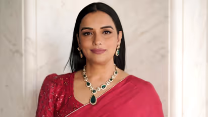 i am not a sanghi or commie says Shwetha Menon after resigned from amma
