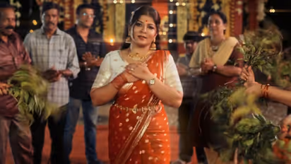 Maanikyavalli Lyrical Video Song from valli movie