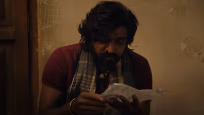 Mozhiye Video Song Baththa Vijay Sethupathi