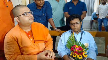 Subhrangshu Sardar student of Narendrapur Ramakrishna Mission first in higher secondary examination wants to become a researcher