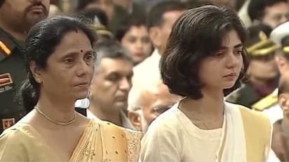 angshuman singh wife mother