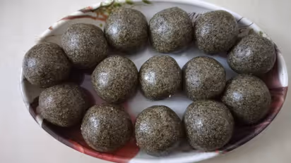black ulundhu urundai sweet recipe in tamil
