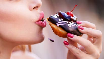 know how excessive sugar intake triggers skin ageing