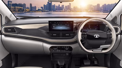 2025 Tata altroz facelift discount offers in August 