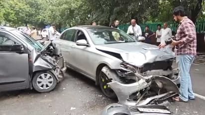 Mercedes WagonR Collision in Delhi