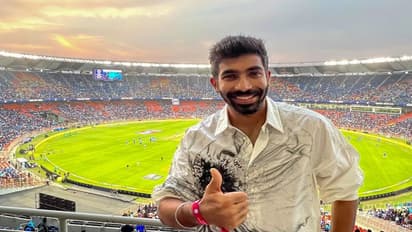 Jasprit bumrah watched Mumbai Indians and Gujarat Titans match in Narendra Modi stadium