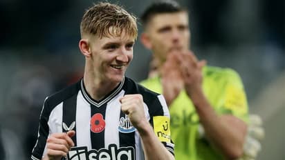 New-castle-defeat-arsenal-with-controversion-goal