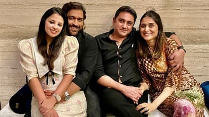 MS-Dhoni-celebrates-new-year-with-wife-Sakshi