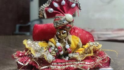 How-to-tie-Rakhi-to-laddu-Gopal-on-raksha-Bandhan