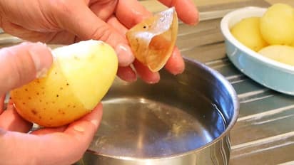How-to-peel-new-potato