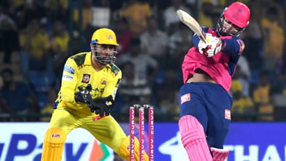 தோனி காலில் விழுந்து வணங்கிய வைபவ் சூர்யவன்ஷி!