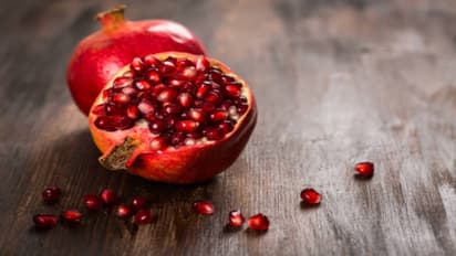 5 compelling reasons to eat 1 pomegranate in breakfast daily