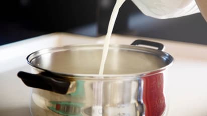 avoid cooking these 8 foods in a pressure cooker to prevent spills