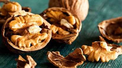 Walnuts Benefits And Side Effect