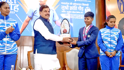 Women World Cup winner Kranti Gaud honored by CM Mohan Yadav