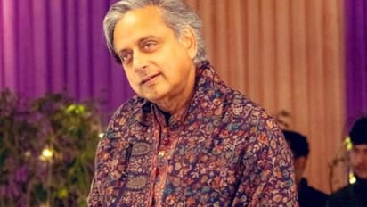 Shashi Tharoor refuses Veer Savarkar award