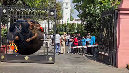 Car Breaks Through Delhi Assembly Gate Three Accused Arrested by Police